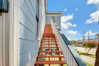 Beauty on Ball - Main 3 - King bed, Nearby restaurants and Beach!!