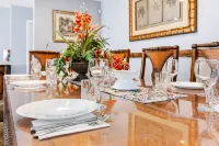 6bdr/4bath tropical paradise with heated pool and lanai, 1 mile from the beach