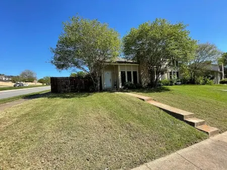 Peaceful Home in DFW Center
