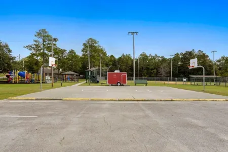 Sunny 1st Floor Condo w/ Pool: Golf, Swim & Play! Отели в г. Даймондхед