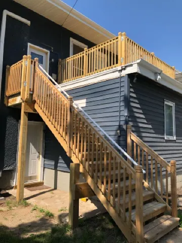 Remodeled 2nd-floor apartment blocks from Mayo