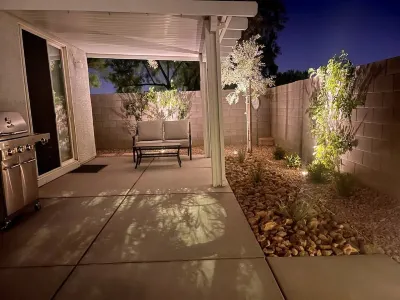 Cozy 2-bedroom single story home. Hotels near T-Mobile