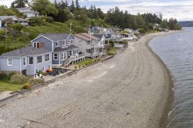 Beach Home w/King & Queen bed + Wi-Fi see Whales/Eagles Minutes to Seattle Ferry