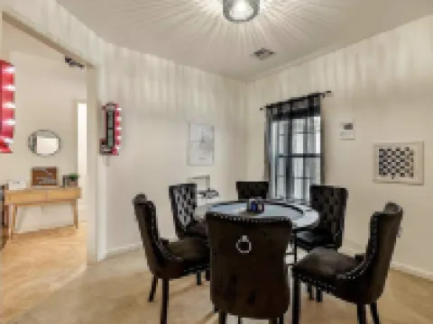 The Woodbriar, close to Hard Rock Casino, downtown Tulsa/BOK + patio w/fire pit Hotels in Catoosa