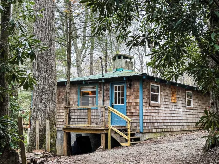 Blue Door Bungalow of Highlands Отели рядом с достопримечательностью «Трейлхед фор Йеллоу Маунтин Трейл»