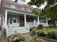 Spacious restored 1914 historic home steps from the beach. - 4-Star