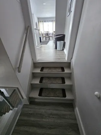 Becky's Bee Hive, Clean, Cozy, Affordable and Family Friendly!