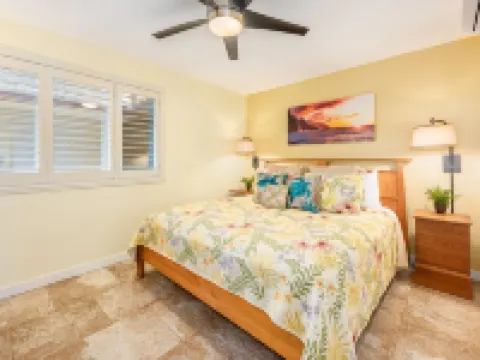 Ocean Front, Ground Level 1 Bedroom with King, Sleeps 4, with Cold AC Hotels in Kapaa