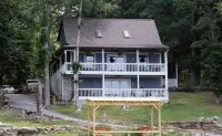 Lakefront, amazing views, boat rental