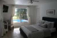 Spacious 2 bedroom island home with pool and great sunset views.Pet friendly!