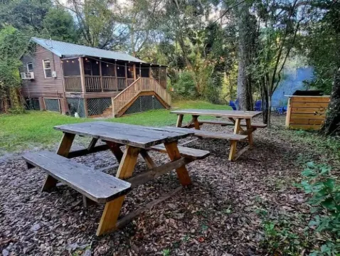 River Daze Cabin - A cozy cabin right on the river