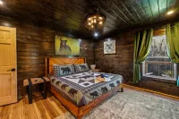 Christmas Decor * Walk to Coaster & Parkway * Bunkroom * Dogs