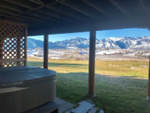 Spectacular Views on 4 Acre Family Oasis Among Vineyards and Orchards