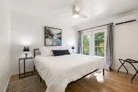 LAKEVIEW- Newly updated, minutes to marina
