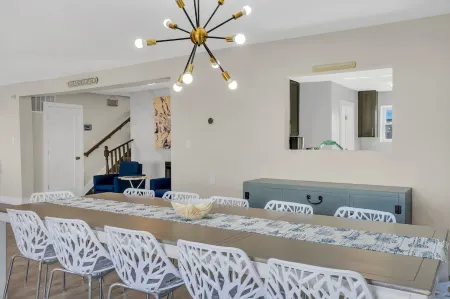 Seaside Heights Home- All Season Swim Spa with Bay Views & Game Room! Отели рядом с достопримечательностью «JCPenney»