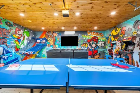 Epic Game Room, Hot Tub,  Killer Views, Fire Pit, Sunday River, Dog Friendly