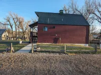 Red Bluffs Lodge Upper Unit, located on the River, minutes from Devils Tower!