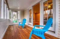 The Valley Estate - Ice Arena - Biking - Weddings - Walk to Town Square!