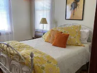 Centrally located historic bungalow, minutes from downtown and Cal Poly Humboldt アーケータのホテル