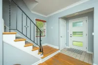 Cozy Waterbury VRBO next to Willow on Grand Events Center and Val Air Ballroom