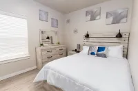 Edmond Oasis: Luxury Retreat w/ Massage Chair and Mortal Combat Arcade Hotels near University of Central Oklahoma