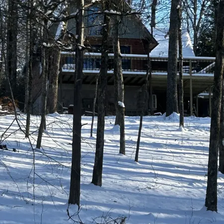 Beautiful country cabin on a natural spring creek!