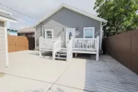ARI by the Sea | Beach ✭ Master Suite ✭ King Bed