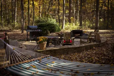 1880's Log Cabin Luxe + 21st c. Comfort = Mentone's Coolest Cabin