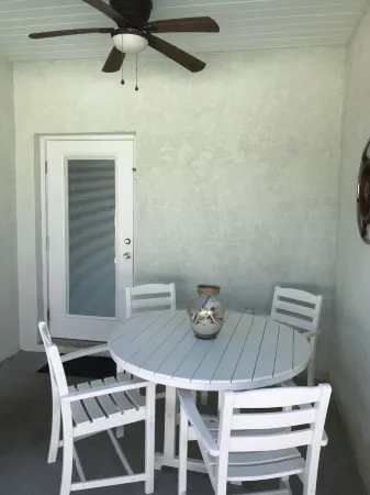 1 Block to the Beach, Private POOL and FREE 6-Person golf cart!!