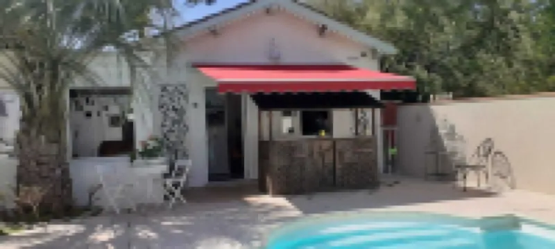 Small 30m2 house for 2 people on private property with swimming pool