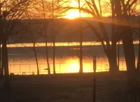 Lakefront Tiny Farm House, with pool, on quiet Lake Hudson