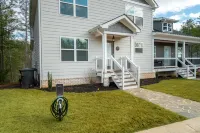 Hot-Tub+Game Room-Screened in Back deck with Fireplace-Walk to Helen