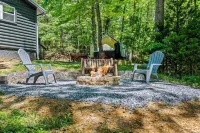 Secluded Mtn Retreat with Hot Tub, Firepit, Location! Hotels near King's Family Distillery