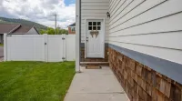 Lone Pine Retreat - 3BR 3BA - With Hot Tub Hotels in Kalispell