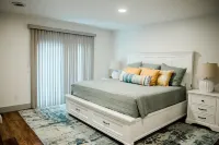 Lakeside Luxury: Spacious 6-Bdrm Lodge with Dock