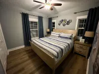 Luxury house, covered patio, private fire pit patio. Pontoon rental available