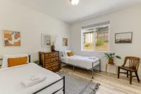 Quartz Hill Manor | hot tub w/ peace & quiet