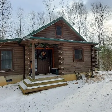 Cozy Cabin on 11 acres w/ Lake&Mtn Views. wifi, great cell svc moderated AC.