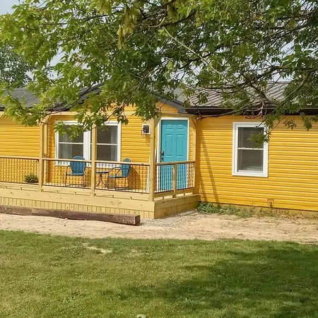 Family friendly bungalow with big yard and deck, close to town