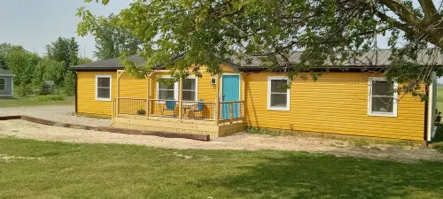 Family friendly bungalow with big yard and deck, close to town Hotels in Sanilac County