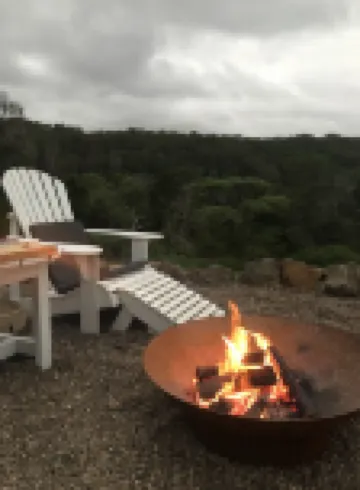 Eco-luxe studio and amazing Glasshouse Mountains views.