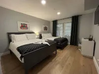 Cozy House 2 BD/ BBQ area/ Saltwater heat Pool, 3 min to the Hollywood Beach Hotels in Downtown Hollywood