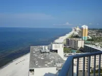 Completely Renovated, Family-Friendly, Condo, On The Beach sleeps 10