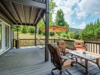 Spacious Mountain Cabin w/Beautiful View!! 3 King Beds & Spa! Hotels in Yancey County