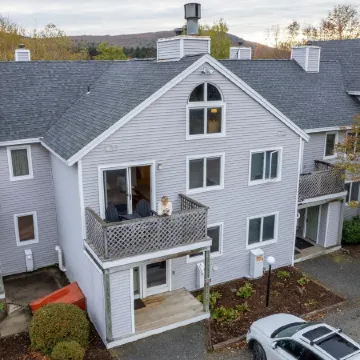 Modern Mount Snow Gnarvana - Balcony, Loft, Pets, Hiking