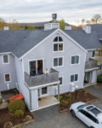 Modern Mount Snow Gnarvana - Walk to Lodge & Lifts, Balcony, Loft