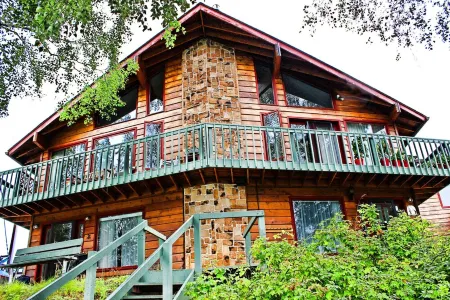 2 Bedroom Kenai River Hideaway-Located right on the Kenai River!