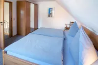 Semi-detached house with wide field view Hotels in Harlesiel