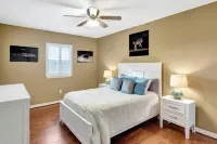 Weekend Getaway - Country Oasis Pool, Hot Tub, Texas Longhorns & Event Venue