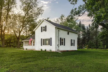 Family friendly Farmhouse just minutes from the beach, golf course, and casino!